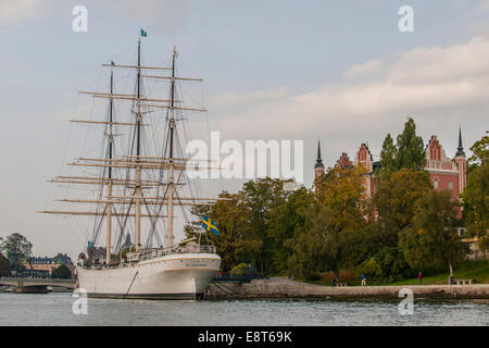 Tre-masted tall nave af Chapman, ora un ostello della gioventù, AMIRALITETSHUSET Sul lato di destra, isola di Skeppsholmen, Stoccolma Foto Stock