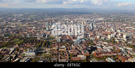 Antenna vista panoramica del centro della città di Manchester skyline, REGNO UNITO Foto Stock