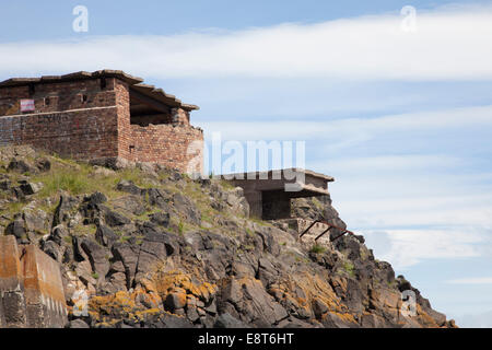 Gun emplacement rimane sull isola Cramond Foto Stock