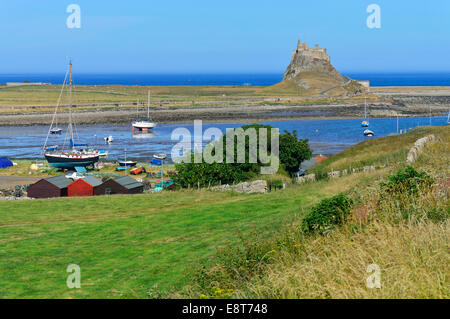 Il bay off Lindisfarne Castle a bassa marea, Lindisfarne in Northumbria, England, Regno Unito Foto Stock