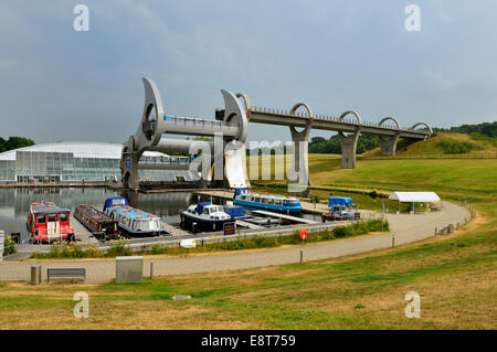 Il Falkirk Wheel, unico boat lift a forma di ruota panoramica Ferris, collegando il canale di Forth e Clyde con la Union Canal Foto Stock