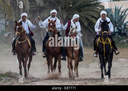 Giochi equestri, Fantasia, Midoun Djerba, Tunisia Foto Stock