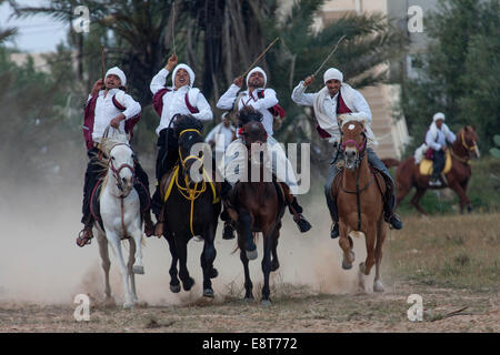 Giochi equestri, Fantasia, Midoun Djerba, Tunisia Foto Stock