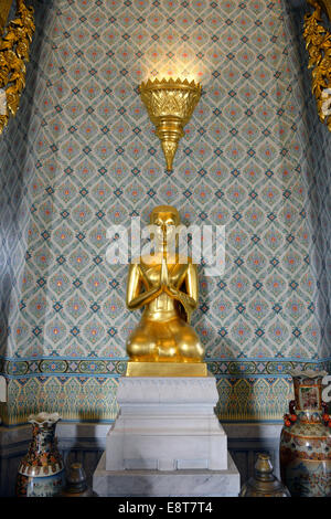 Statua di Buddha nel tempio del Buddha d'oro o Wat Traimit, Bangkok, Thailandia Foto Stock