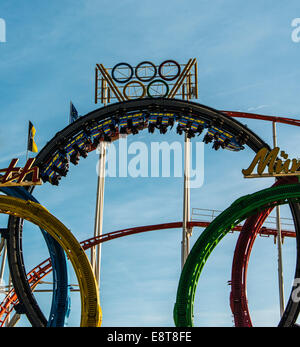 Olympia Looping divertente giro con 5 loopings, Oktoberfest a Monaco di Baviera, Baviera, Baviera, Germania Foto Stock