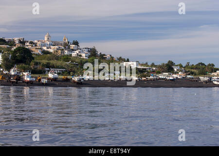 Townscape San Vincenzo, Stromboli, Sicilia, Italia Foto Stock