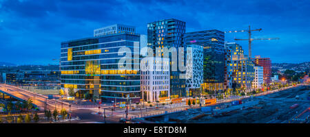 Edifici in Oslo city skyline al tramonto, Ostlandet, Norvegia Foto Stock