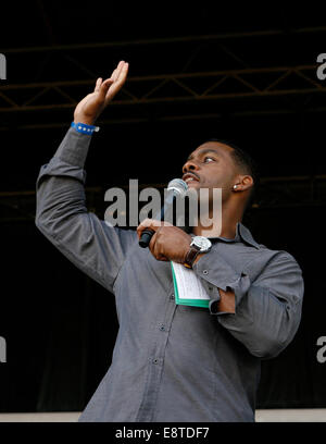 La radio e la TV personality Richard Blackwood sul palco di Hyde Park Foto Stock