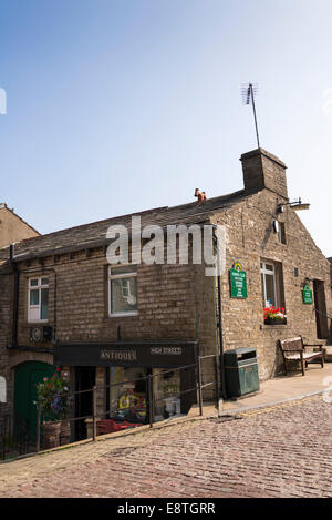 Negozio di antiquariato in Hawes, Wensleydale, North Yorkshire, Inghilterra, Regno Unito. Foto Stock