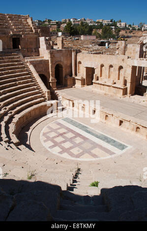 Jerash, Giordania: il Teatro del Nord, costruita nel 165 d.c. e usato come una fase di prestazioni e il consiglio della città camera in città archeologica Foto Stock