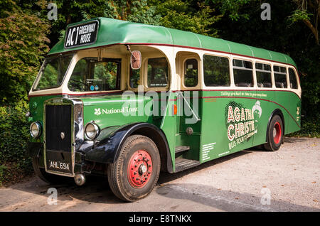 Vecchio Leyland pullman utilizzati per convogliare i visitatori e da Agatha Christie's Greenway House in Devon Foto Stock