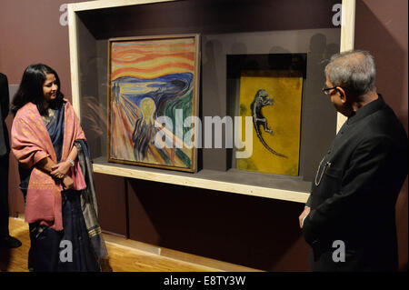 Il presidente dell India, Shri Pranab Mukherjee e Ms Sharmistha Mukherjee, visitando il Museo di Munch seguita da una firma del memorandum di intesa tra il Ministero della Cultura, governo dell'India e il Museo di Munch a Oslo. Presidente Pranab Mukherjee è il primo indiano del capo di stato a visitare la Norvegia. © Bhaskar Mallick/Pacific Press/Alamy Live News Foto Stock