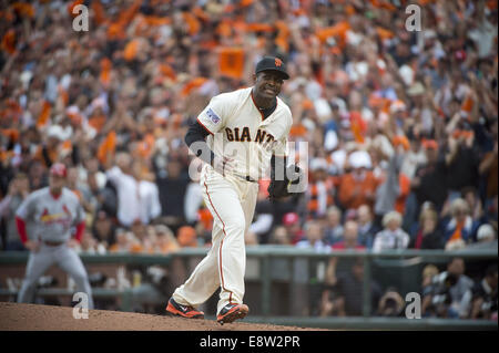 San Francisco, CA, Stati Uniti d'America. 14 ottobre, 2014. San Francisco Giants relief pitcher Santiago Casilla (46) reagisce dopo aver depennato St. Louis Cardinals center fielder Randal Grichuk (15) nel nono inning di gioco 3 del campionato nazionale di serie AT&T Park Martedì, Ottobre 14, 2014 in San Francisco. In California (Credito Immagine: © Jose Luis Villegas/Sacramento Bee/ZUMA filo) Foto Stock