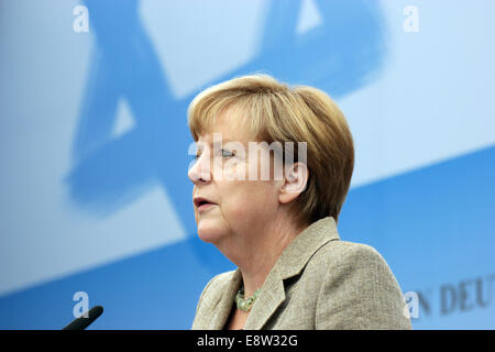 Il cancelliere Angela Merkel a protestare "stand up! Mai più antisemitismo!" il 14 settembre 2014 a Berlino, Germania Foto Stock