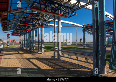 Letnany Stazione della Metropolitana, l'ultima stazione della linea C, finendo nei campi, Praga Repubblica Ceca, Europa Foto Stock