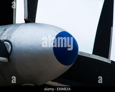 Arte di aviazione: Eros di Marte. Vista ingrandita di una parte di un velivolo nero pale di elica Foto Stock