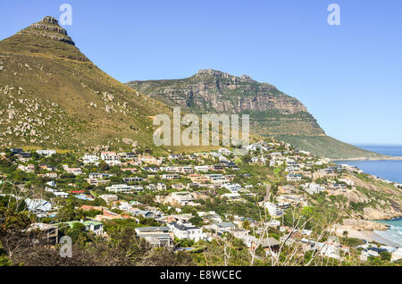 Llandudno, un surf hot spot, e il drammatico paesaggio di Chapman's Peak Drive, Città del Capo penisola, Sud Africa Foto Stock