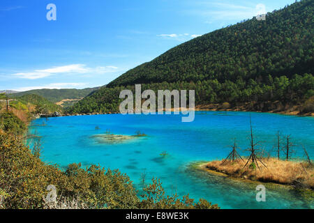 Yulong Snow Mountain colline panoramiche del Blue Moon Valley Foto Stock