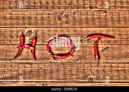 Foto HDR di red hot chili peppers l'ortografia della parola HOT Foto Stock