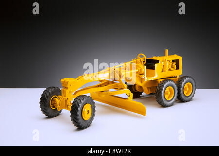 Modello della livellatrice stradale sul piedistallo Foto Stock