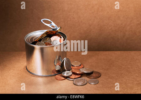 Sigillati possono traboccante di cambiare Foto Stock