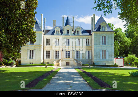 Château Pichon Longueville Comtesse de Lalande (comunemente indicati come Pichon Lalande o Pichon Comtesse) in una limpida giornata di sole Foto Stock