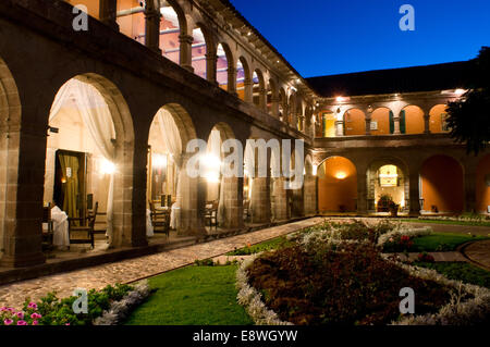 Monasterio Hotel si stabilì in un monastero del XVI secolo. Il Perù, Provincia di Cuzco, Cuzco, patrimonio mondiale dell UNESCO, Plaza de Las Nazarenas Foto Stock