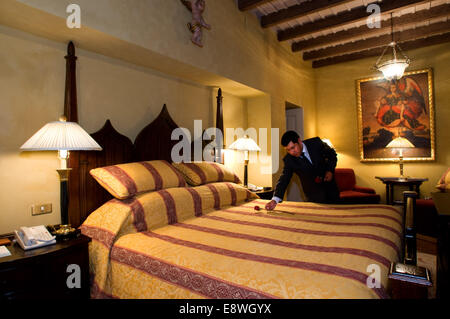 Monasterio Hotel si stabilì in un monastero del XVI secolo. Il Perù, Provincia di Cuzco, Cuzco, patrimonio mondiale dell UNESCO, Plaza de Las Nazarenas Foto Stock