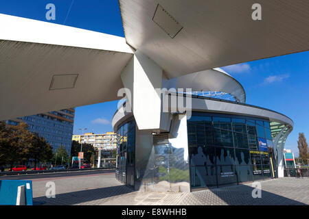 Stazione di Praga Metro Strizkov, architettura di design moderno, Praga Prosek Repubblica Ceca architettura moderna stazione metropolitana moderna di Praga Foto Stock