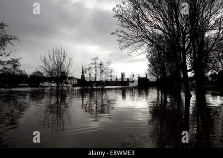 Inondazioni Worcester come il fiume Severn burst le sue rive. Foto Stock