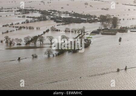 Vista aerea di un invaso farm in Occidente Yeo, sui livelli di Somerset, 9 febbraio 2014. Foto Stock