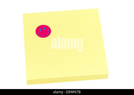 Blank bigliettino giallo con smiley Foto Stock