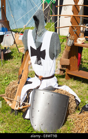 Knight armor sul display durante la ricostruzione del torneo Foto Stock