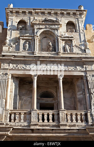 La sezione superiore della rinascimentale Porta Especiosa (bellissima porta), la vecchia Cattedrale Sé Velha, Coimbra, Beira Litoral, Portogallo (costruito nel 1530's) Foto Stock