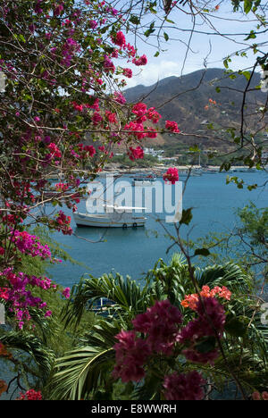 Villaggio di Pescatori di Taganga, lungo la costa caraibica, Colombia Foto Stock