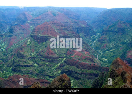 Il Canyon di Waimea, noto come il Grand Canyon del Pacifico, isola di Kauai, Hawaii, STATI UNITI D'AMERICA Foto Stock