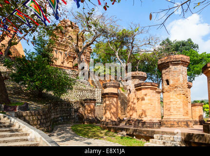 Le torri di Po Nagar vicino a Nha Trang in Vietnam Foto Stock