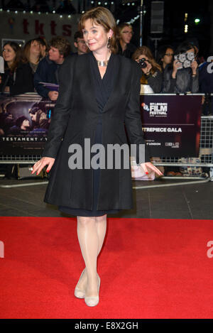 L'attrice Emily Watson assiste il testamento del mondo giovanile PREMIERE al BFI London Film Festival Gala centrotavola supportata dal sindaco di Londra su 14/10/2014 di Odeon Leicester Square, Londra. Persone nella foto: Emily Watson. Foto di Julie Edwards Foto Stock