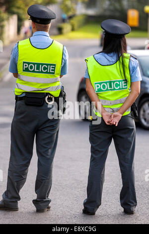 Due poliziotti della Repubblica ceca di polizia stradale , pattuglia di polizia Foto Stock