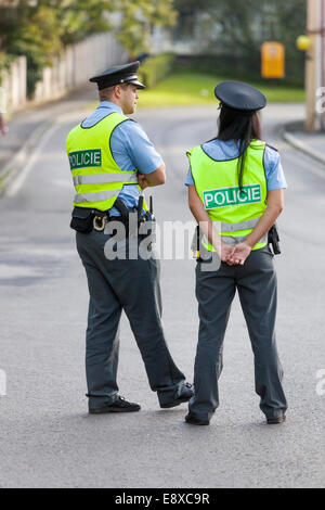 Due poliziotti della Repubblica ceca di polizia stradale , pattuglia di polizia Foto Stock