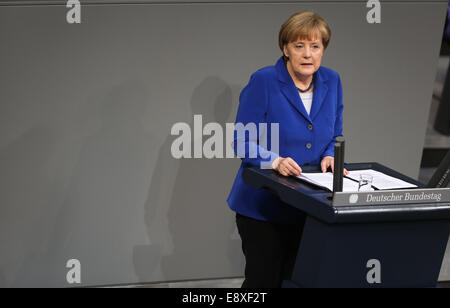 Berlino, Germania. Xvi oct, 2014. Il cancelliere tedesco Angela Merkel parla del prossimo incontro Asia-Europa (ASEM) durante una sessione del Bundestag, la camera bassa del Parlamento, a Berlino il 16 ottobre, 2014. Credito: Zhang ventola/Xinhua/Alamy Live News Foto Stock