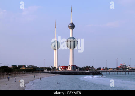 Il Kuwait Towers nella luce della sera in Kuwait City, Kuwait Mercoledì 21 Novembre 2012 Foto Stock