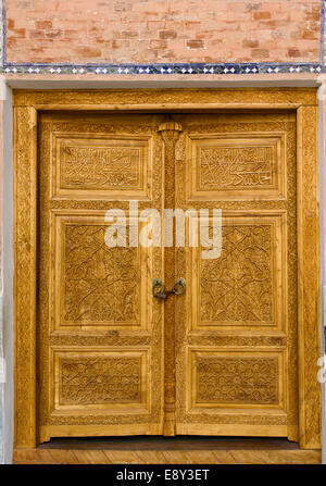 Intagliato porta in legno Foto Stock