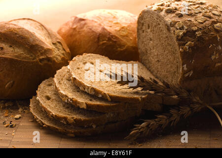 Le pagnotte di pane cotto Foto Stock