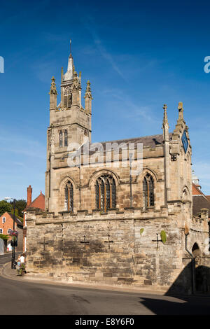 Regno Unito, Inghilterra, Warwickshire, Warwick, The Butts, San Pietro sopra Eastgate Foto Stock