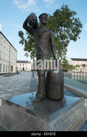 Battaglia dell'Atlantico scultura commemorativa a caserma Ebrington Derry Londonderry Irlanda del Nord Foto Stock