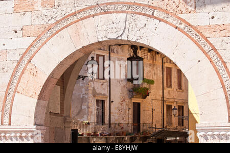 Vecchie strade di Verona Foto Stock