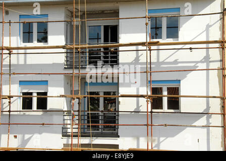 Ponteggio sulla facciata di edificio Foto Stock