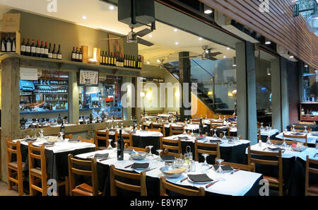 Ristorante porto mercato coperto Montevideo Uruguay Foto Stock