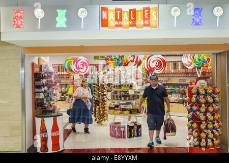 Saint St. Louis, Missouri, Lambert-St Louis International Airport, STL, terminal, gate, Natalie's Candy Jar, shopping shopper shopping negozi di mercato mar Foto Stock